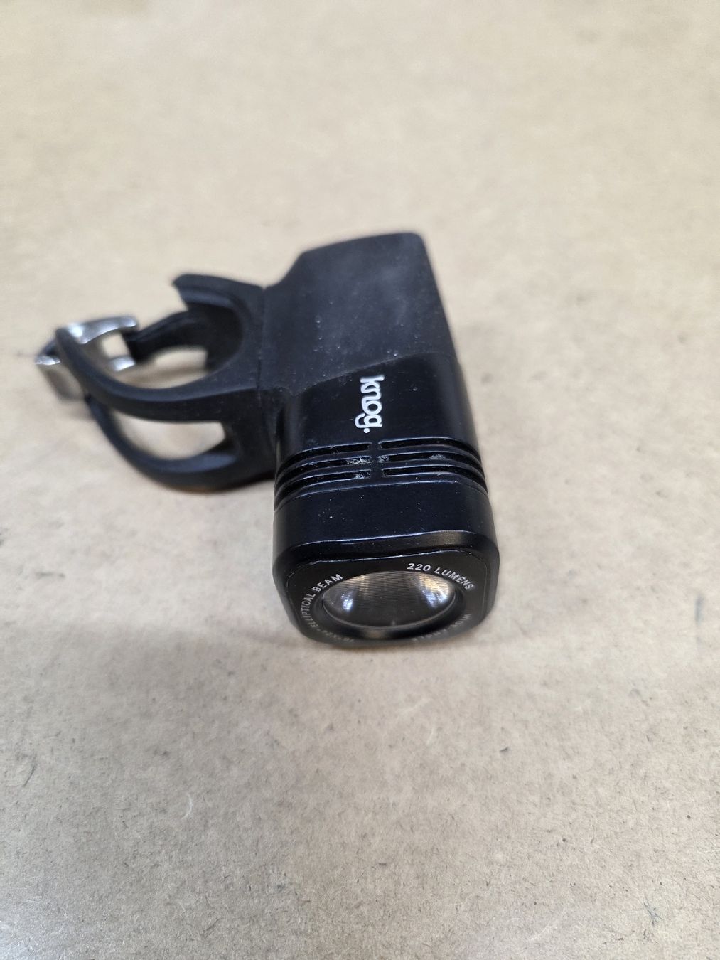 Pezzi di ricambio: Knog Blinder ARC 220 Frontlicht USB, 220 Lumen – Usato da Zug venduto da olx_5shp 1