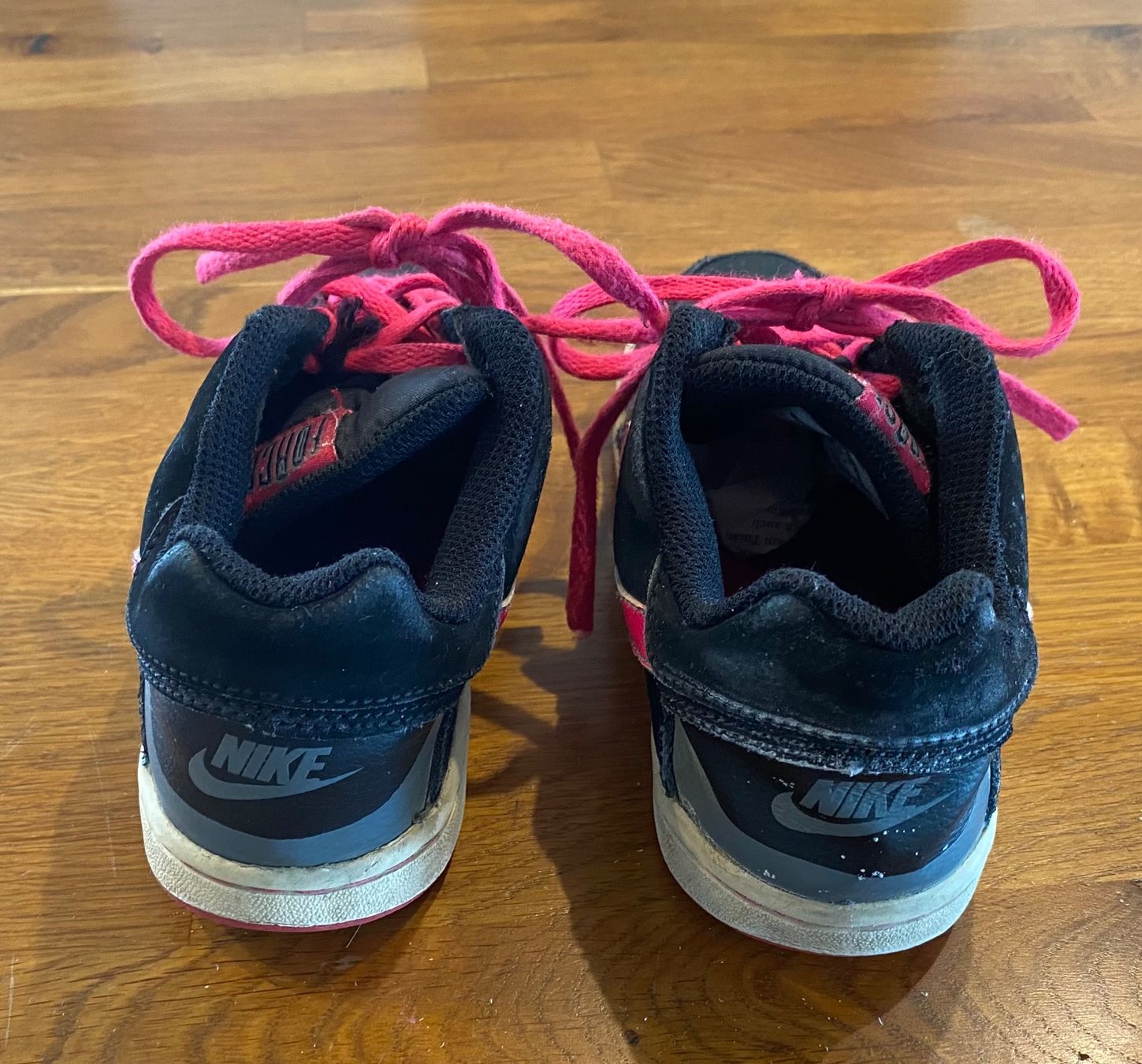Nike Scarpe per ragazze: NIKE MÄDCHENSCHUHE SCHWARZ-PINK GR. 33.5 – Usato da Sarmenstorf venduto da Froeschli81 3