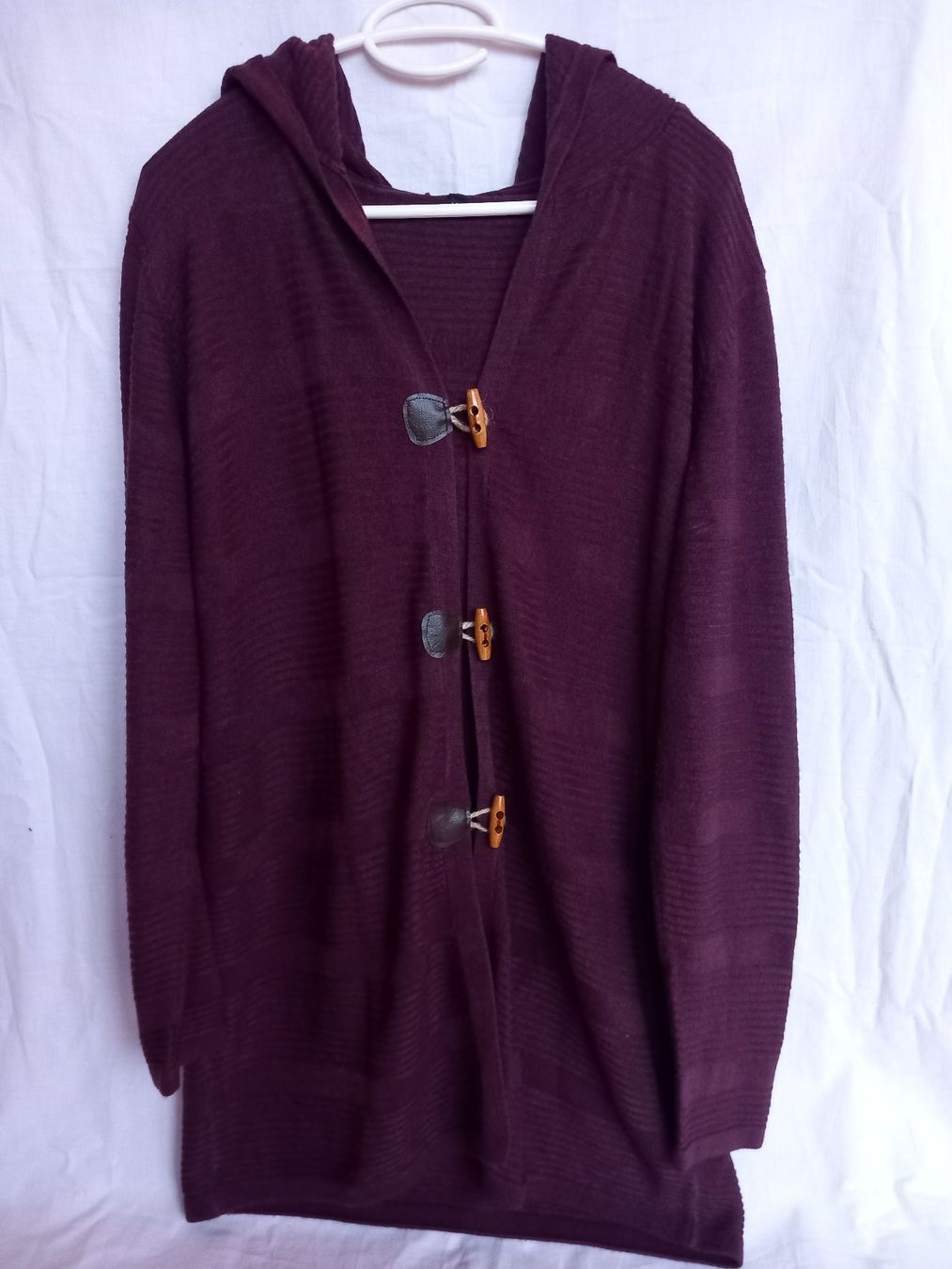 Jacken: Cardigan violet à capuche – Gebraucht aus Faoug von per_kp6r