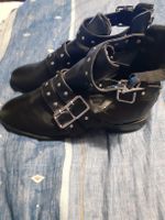 Stiefeletten schwarz mit Nieten und Schnallen Grösse 39