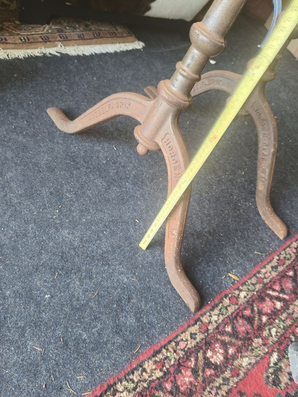 Altri mobili d'antiquariato: Horgen Glarus Gusseisenfüsse – Usato da Zwingen venduto da inf_2blh 1