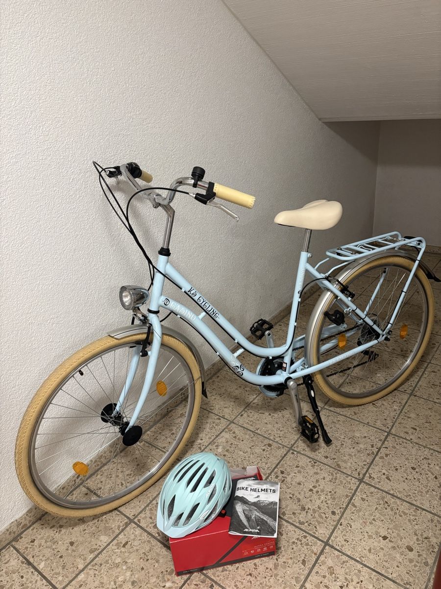 Biciclette: Damenvelo hellblau mit passendem Helm neuwertig – Usato da Bassersdorf venduto da Shoppingkatze19