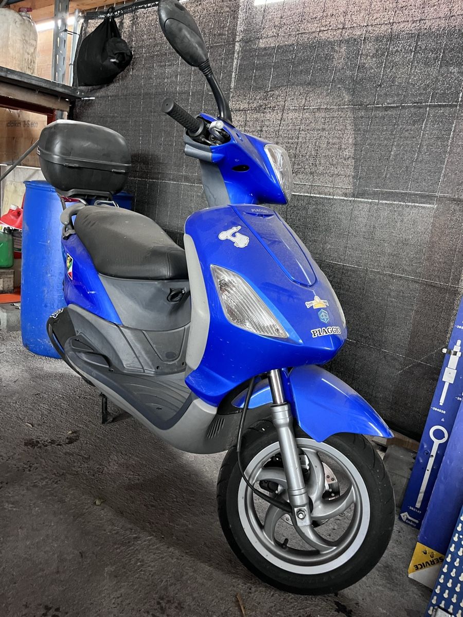 Strada: Piaggio Fly 125 Roller, Topcase, – Usato da Fahrwangen venduto da motorfreund 4