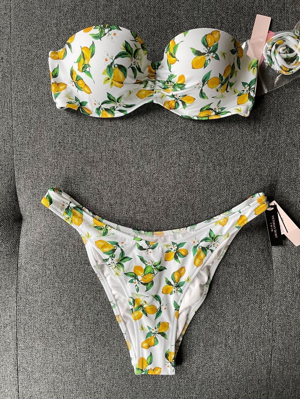 Victoria's Secret Costumi da bagno & Bikini: Victoria’s Secret Bikini 70C/S NEW – Nuovo e nell'imballaggio originale da Dübendorf venduto da VSAngel