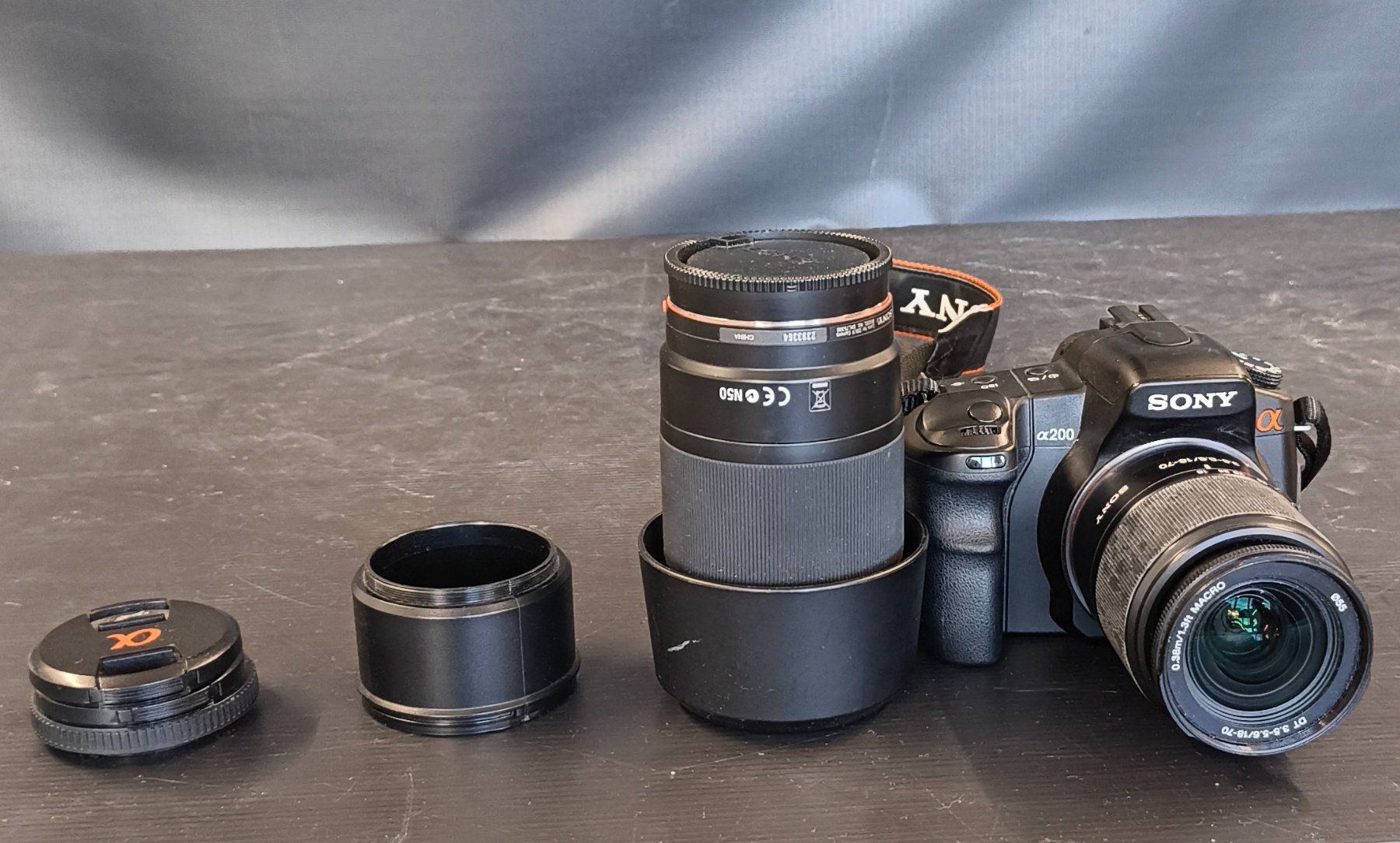 Sony Fotocamera: Sony Alpha 200 mit Linse – Usato da Basel venduto da bk_brockibasel