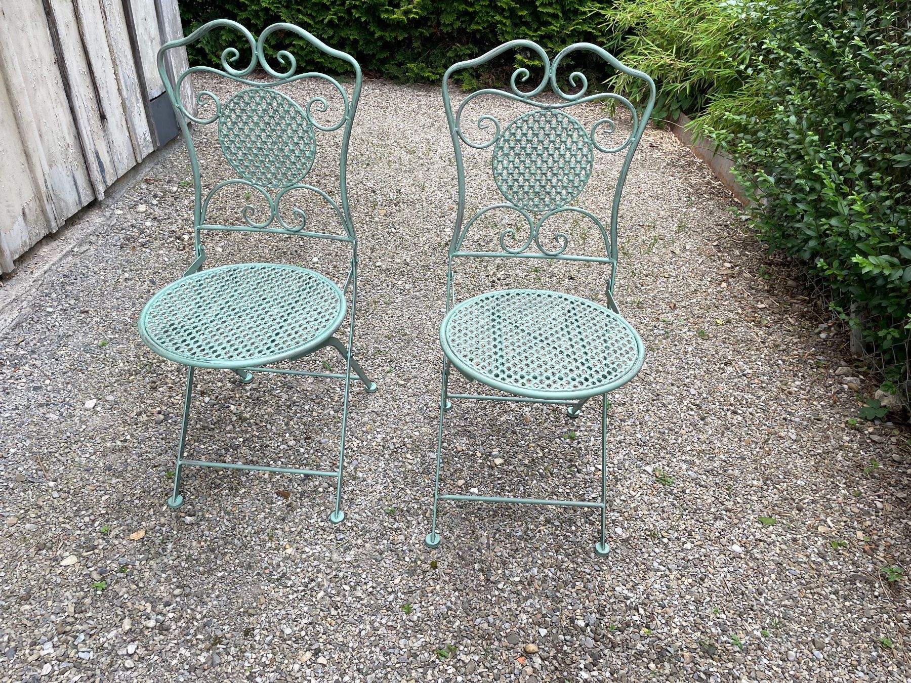 Set de table et chaises: Gartentischli mit 2 Stühlen – D'occasion à Flawil par Naphtali 4