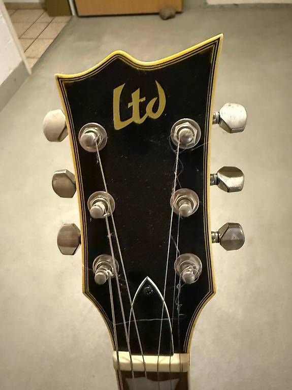 Strumenti musicali: Elektrische Gitarre! – Usato da Bülach venduto da G39 2