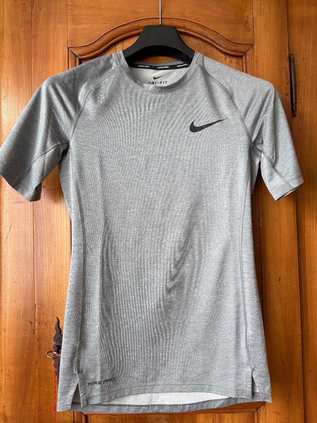 Nike T-shirt: Nike Pro Kompression T-Shirt Gr. S grau – Usato da Wabern venduto da fengshui63