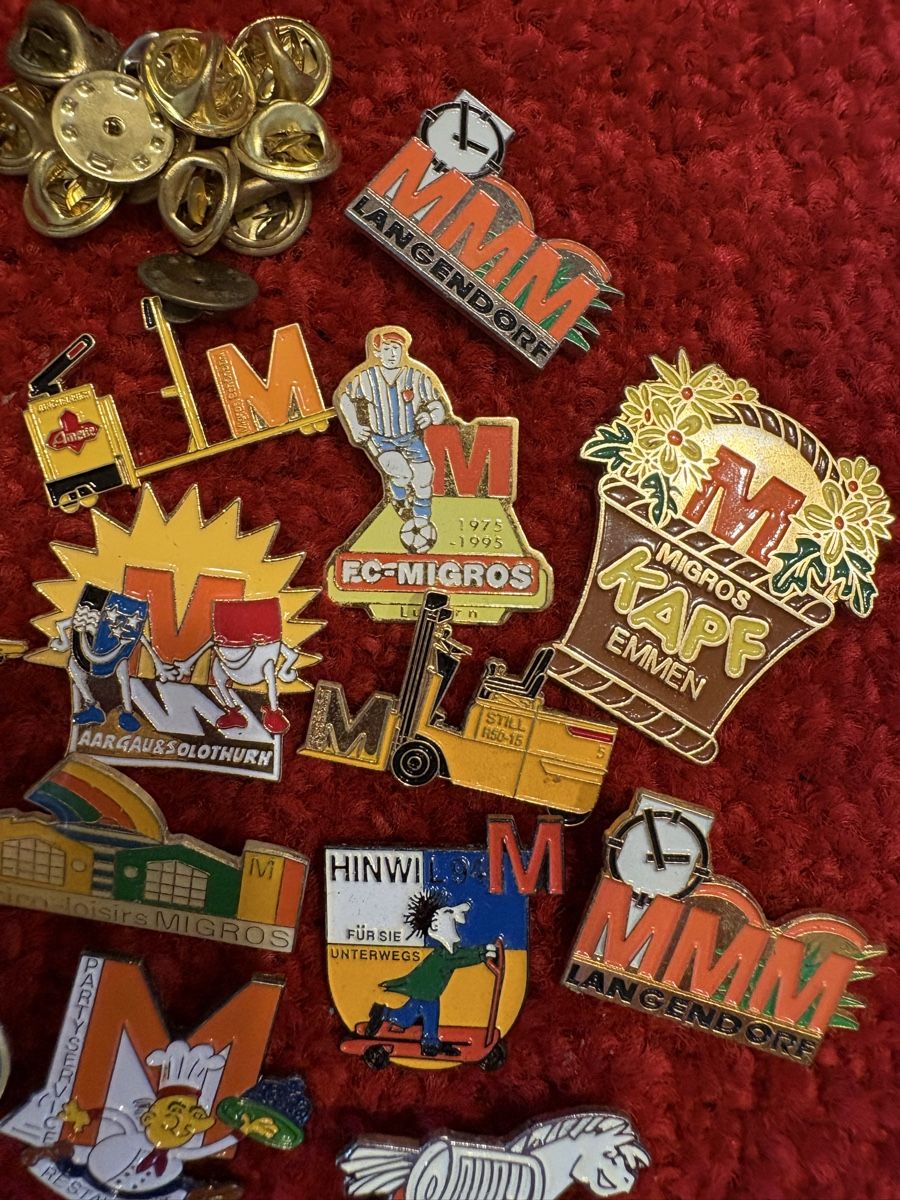 Broschen & Nadeln: Migros Pins 15 Stuck  – Gebraucht aus Murten von Tzaugg