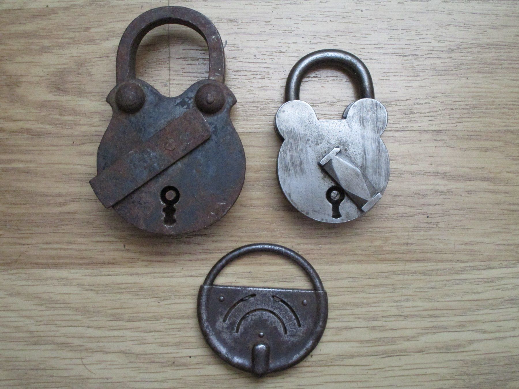 Cadenas: 3 antike Vorhängeschlösser – D'occasion à Heimberg par Lupo57