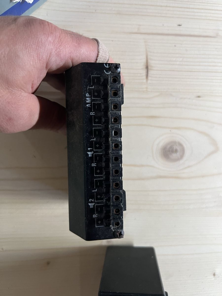 Radios: Stereo Lautsprecherumschalter 2 stk – Gebraucht aus Bonaduz von MalvinPMP 2