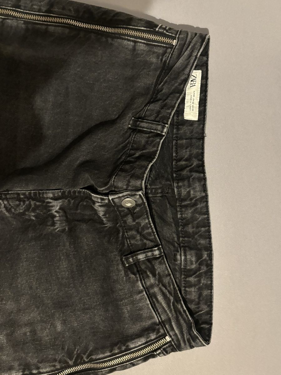 Zara Jeans: Jeans gris à fermeture éclair Zara – Nuovo (secondo la descrizione) da Chêne-Bougeries venduto da sor_9rzp 4