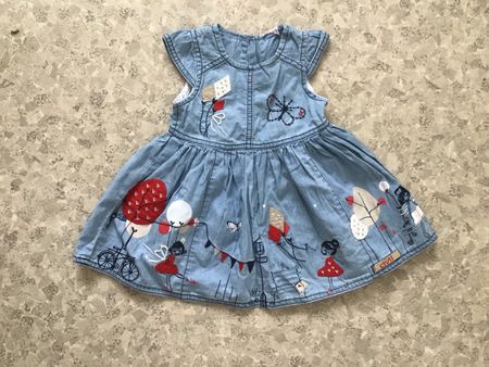 Jeanskleid,Gr.68 (4M )Zustand für Mädchen!