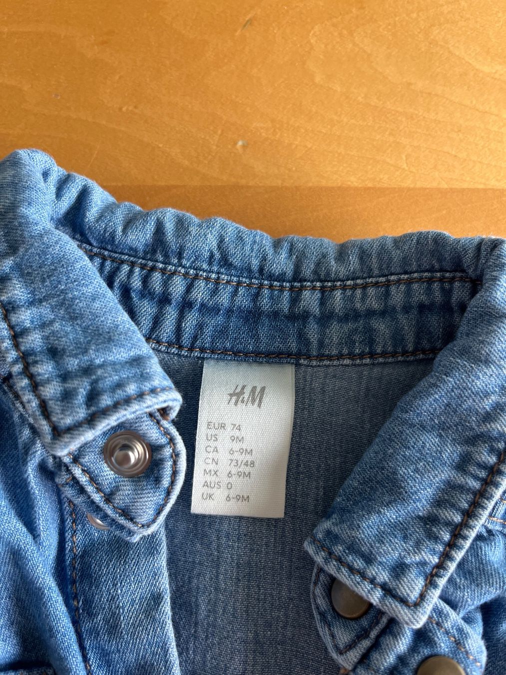 H&M Camicie, Top & T-shirt: Baby Jeanshemd Grösse 74 – Usato da Ziefen venduto da Madame1982 1