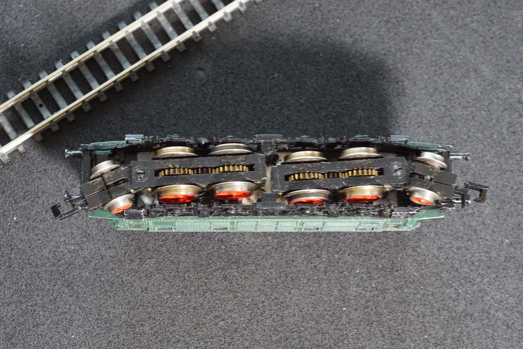 Modellini di ferrovie: DB BR 117 120-6 grün Spur N – Usato da Gränichen venduto da iknow 4
