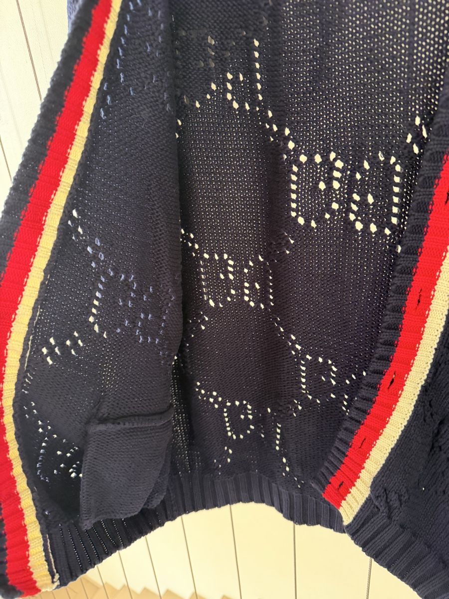 Gucci Giacche: Original Gucci Strickjacke blau mit Logo-Muster   – Usato da Belp venduto da Aliya 5