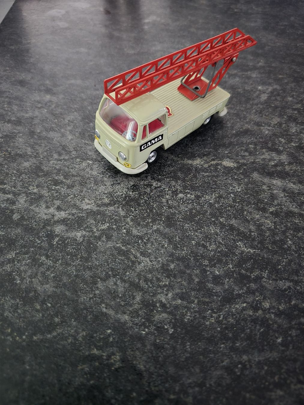 Volkswagen Modellini d'auto: altes Gama Modell VW Transporter T1 – Usato da Weiach venduto da KissGearSwiss96