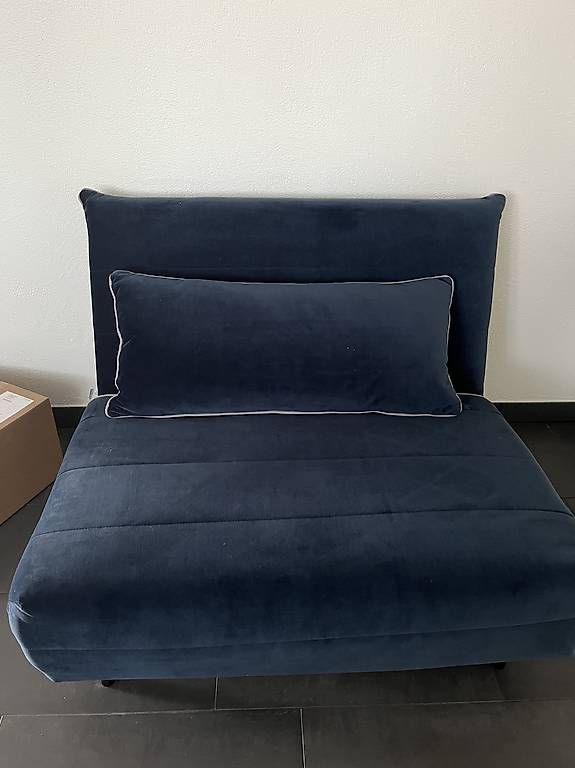 Divani: Schlafsofa d.blau Samtbezug – Usato da Gebertingen venduto da CHNissan