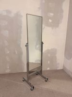 Verchromter Standspiegel mit Rollen, Ganzkörperspiegel