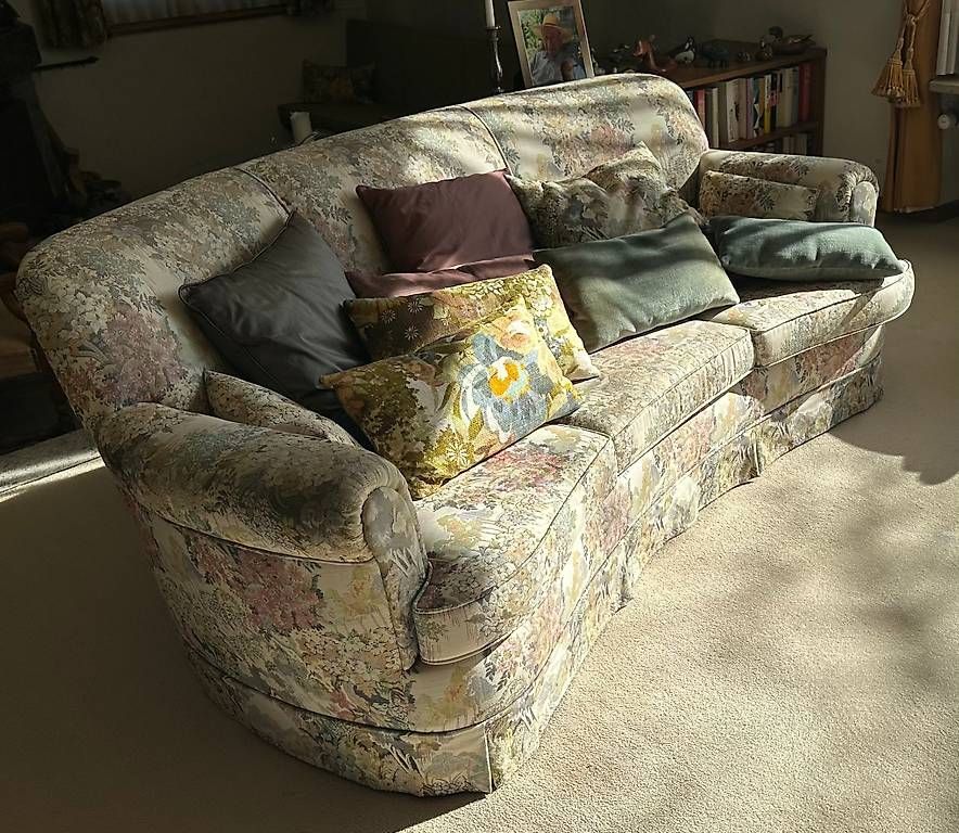 Sofas: Klassisches Sofa – Gebraucht aus Russikon von cessna04 1