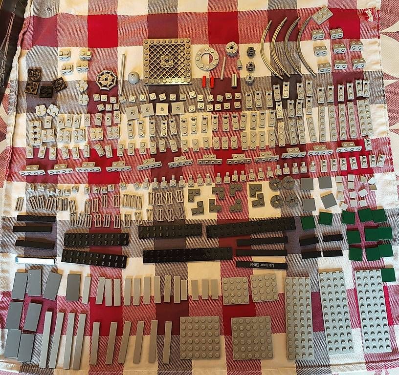 Lego Kit di costruzioni: Lego Architecture The Eiffel Tower 21019 – Usato da Adliswil venduto da Swiss_Coolio 1