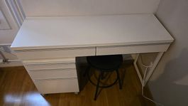 IKEA Schreibtisch mit Korpus und Hocker