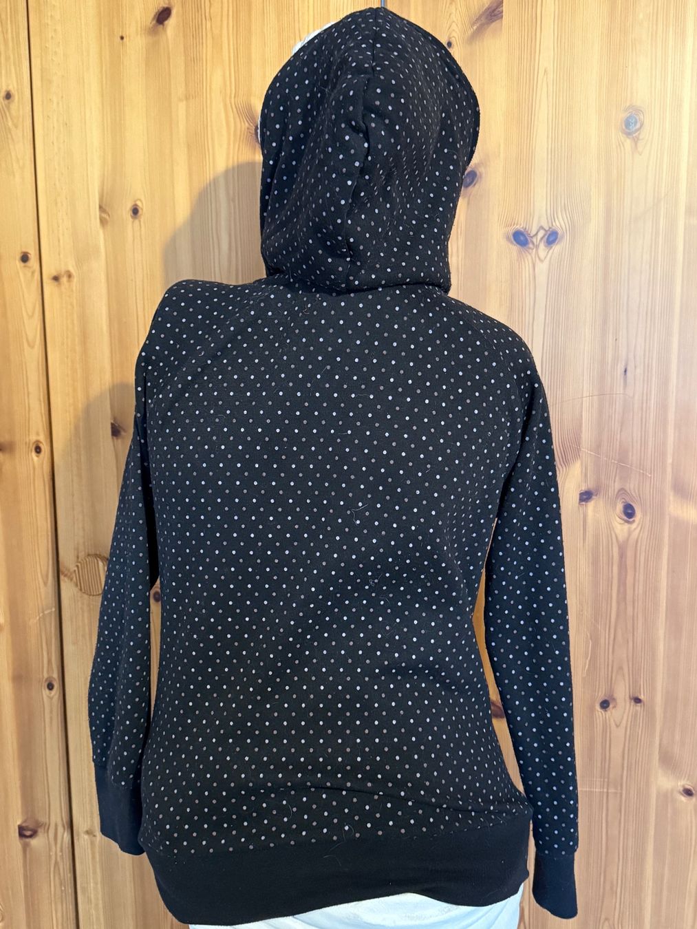 Jacken: Schwarze Damen Sweatjacke mit Pünktchen – Gebraucht aus Hundwil von Sandysan1702 2