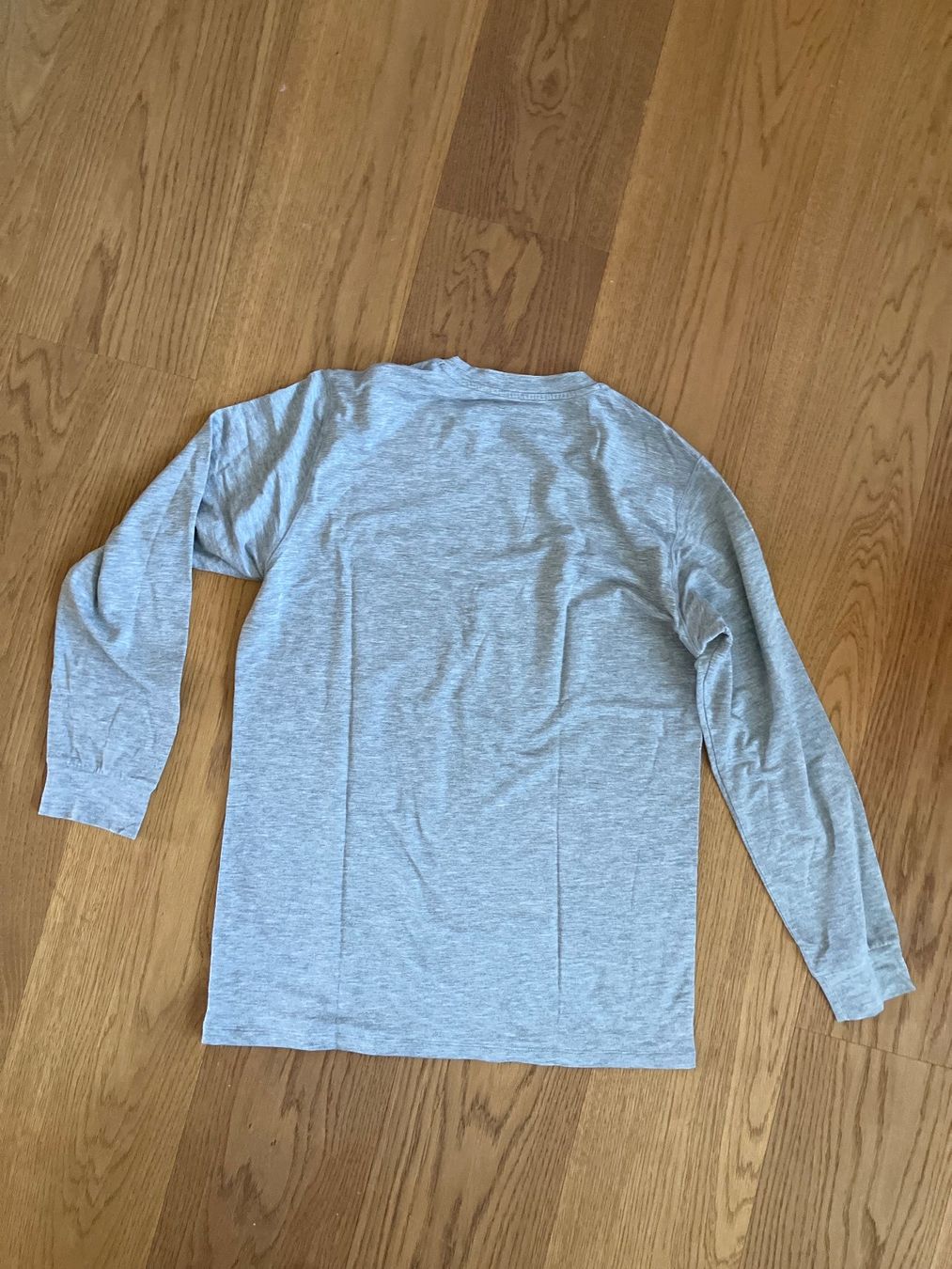 T-Shirts: Langarmshirt grau Grösse M gebraucht – Gebraucht aus Unterägeri von Bettsofa123 3