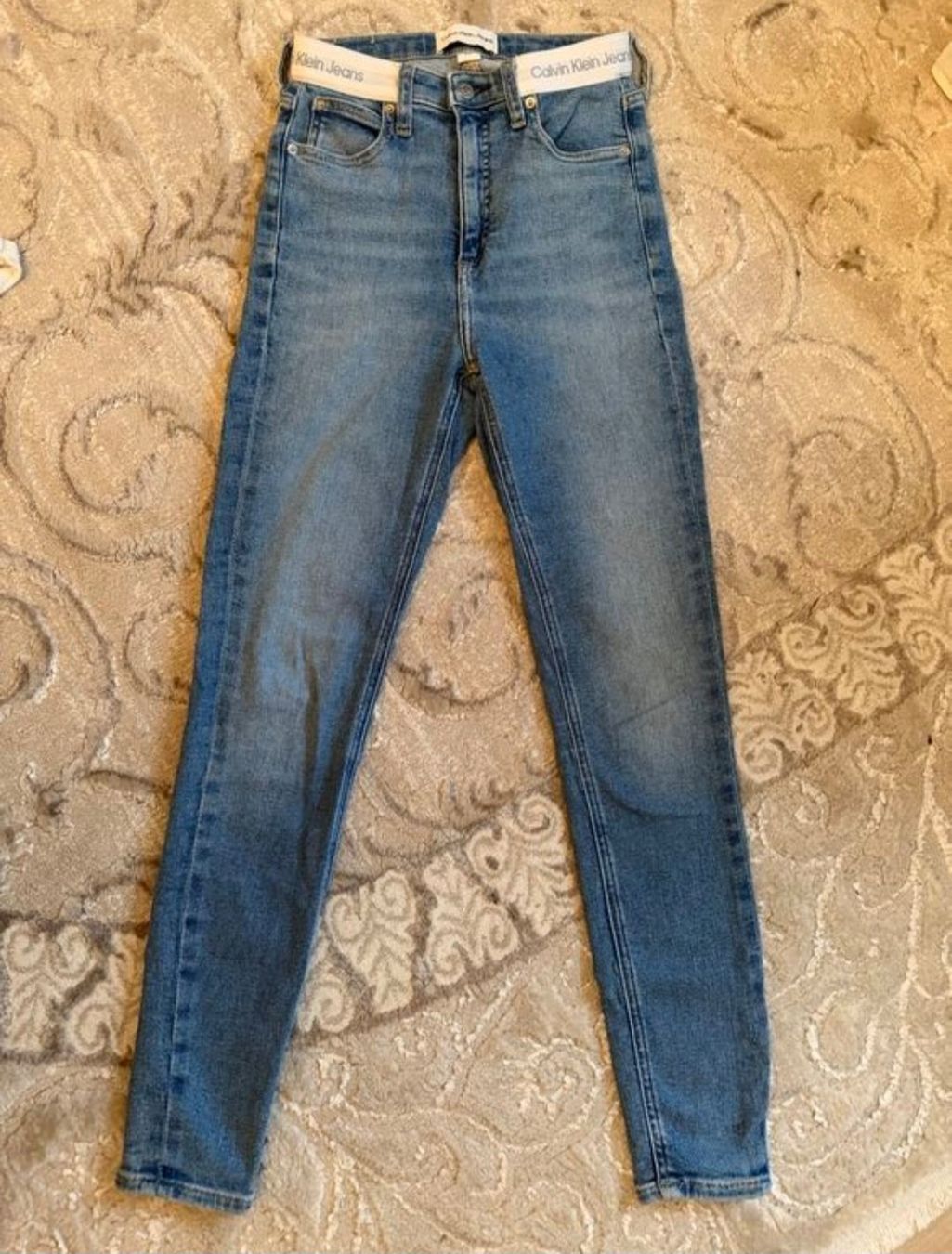 Calvin Klein Jeans: Calvin Klein Jeans Grösse 26, slim – Nuovo (secondo la descrizione) da Sursee venduto da hypnoticpoison 1