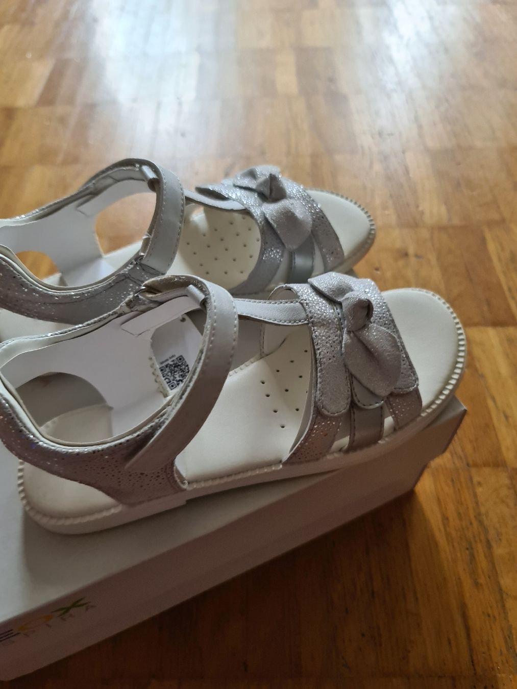 Geox Scarpe per ragazze: Geox Sandale neu gr 34 – Nuovo e nell'imballaggio originale da Emmenbrücke venduto da gatasalvache 3