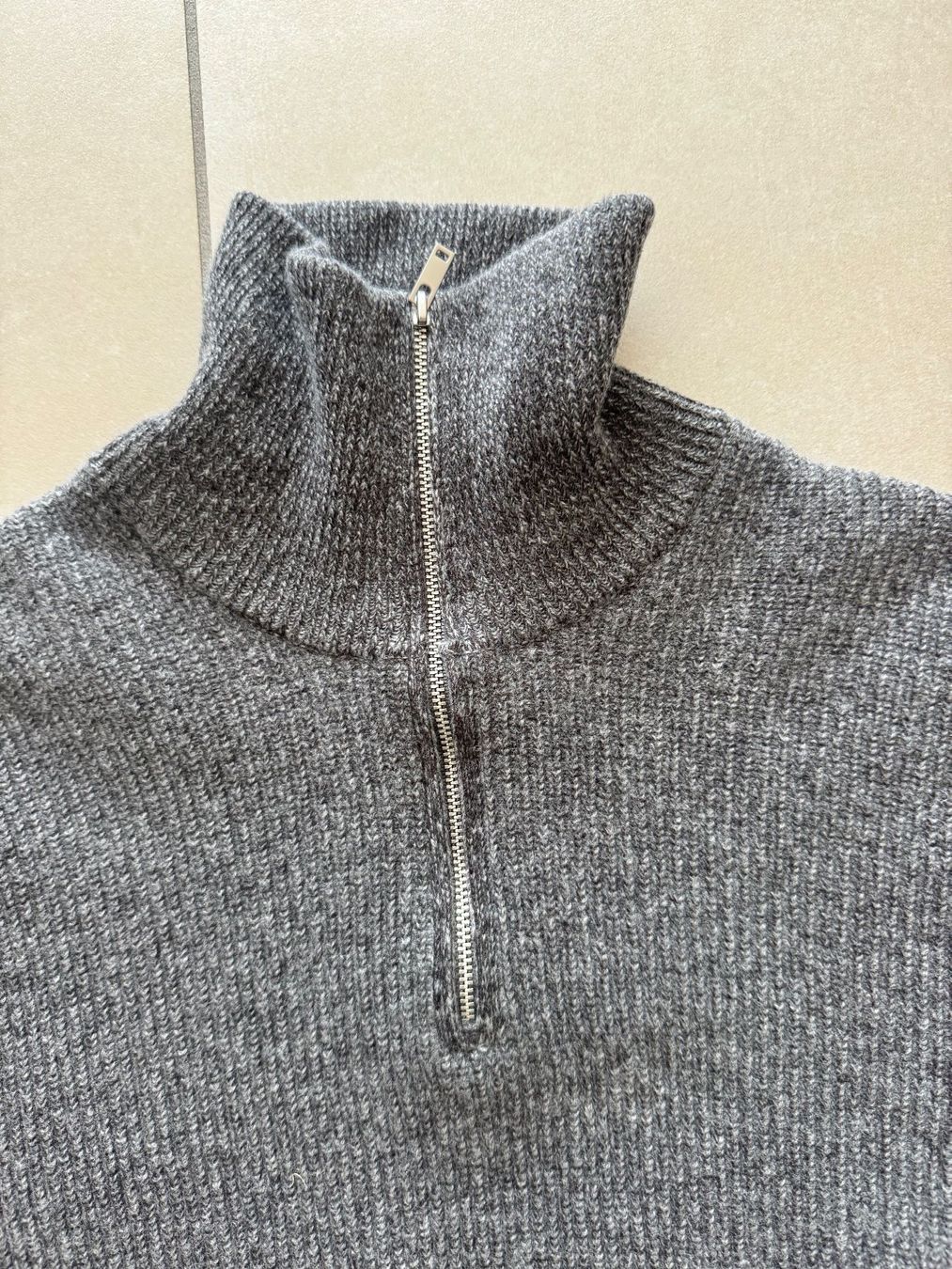 Massimo Dutti Maglioni & Felpe: Pullover mit Reissverschluss grau Grösse S – Usato da Meierskappel venduto da kev_nn8q 1