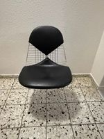 Vitra Wirechair mit scharezem Lederbesatz