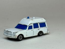 GB- Corgi Mercedes Krankenwagen 1/66