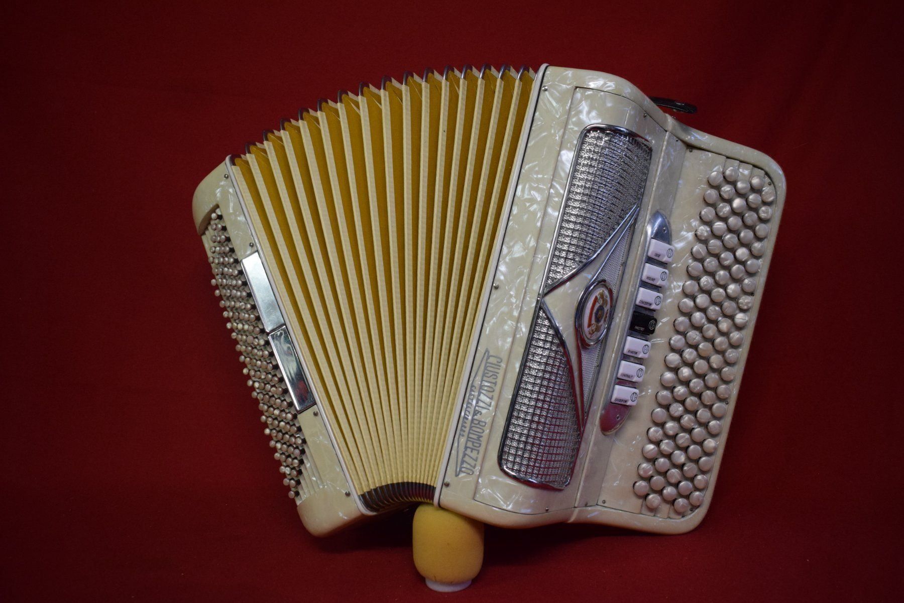 Strumenti musicali: Akkordeon Ciustozzi & Bombezzo – Usato da Zürich venduto da baumusik 4