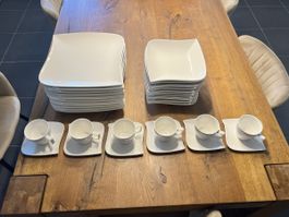 Teller Set weiss eckig mit Tassen
