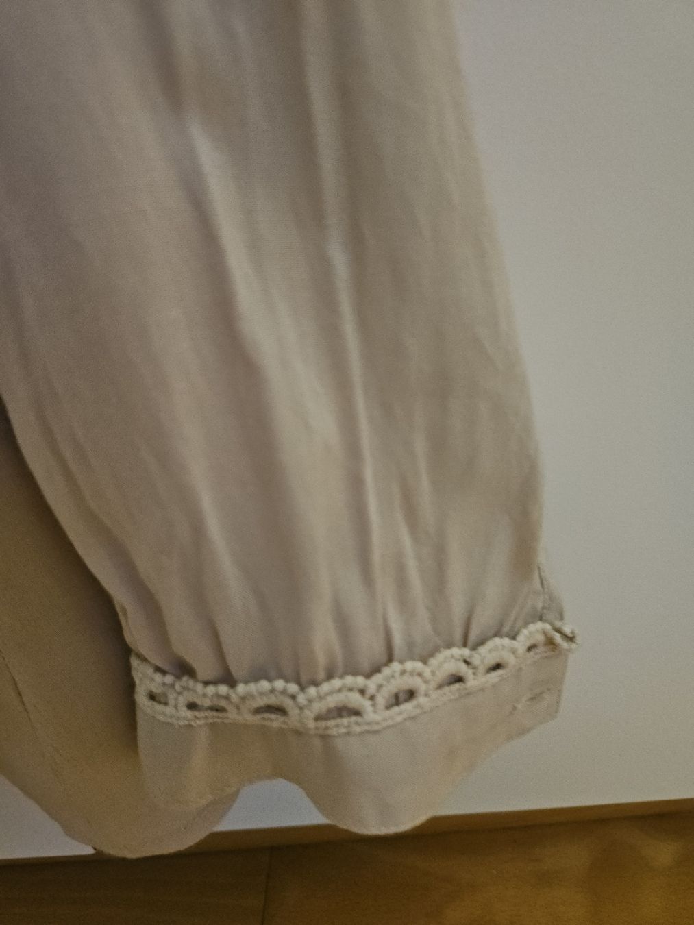 Camicette: Frogbox Damenbluse, Gr. 38, Beige mit Spitze – Usato da Urdorf venduto da Colina 5