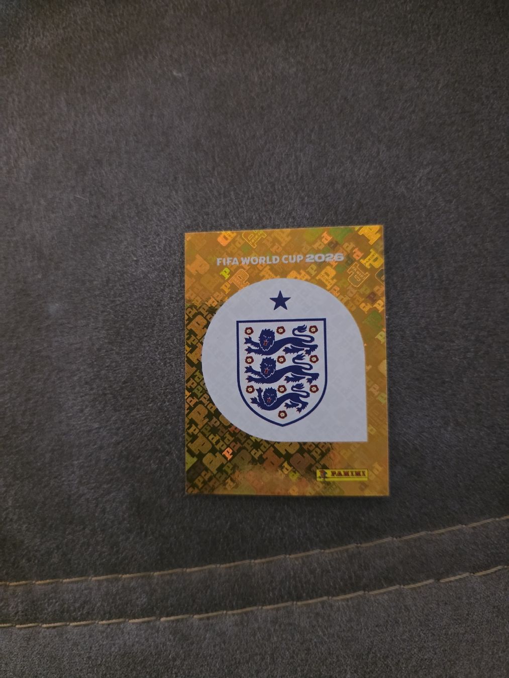 Panini Carte collezionabili: Panini WM 2026 ENG 1 Wappen – Nuovo (secondo la descrizione) da Romanshorn venduto da leeh78