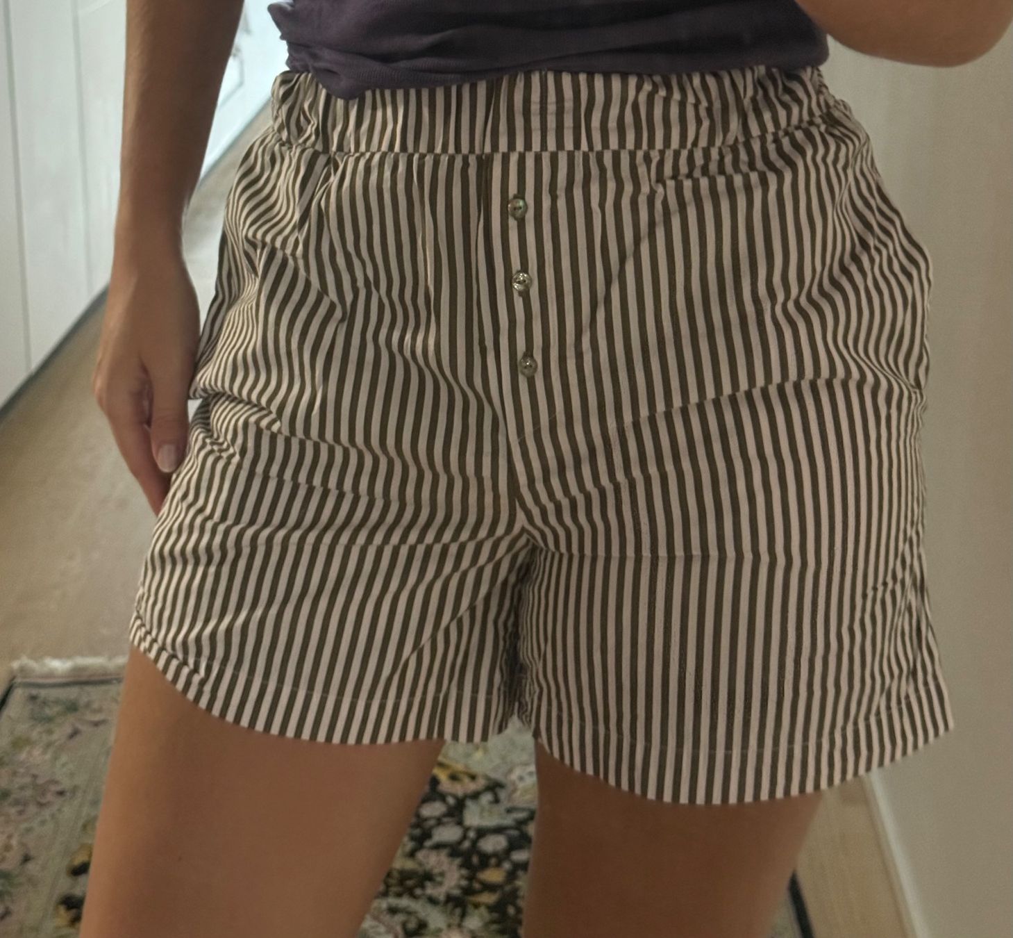 Claudie Pierlot Pantaloni: Claudie Pierlot Shorts – Nuovo (secondo la descrizione) da Luzern venduto da Itsclaire 6