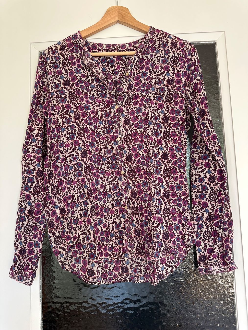 Blusen: Wunderschöne Bluse mit Blumenmuster, mit Leinen, neuwertig – Gebraucht aus Bern von fluffy07