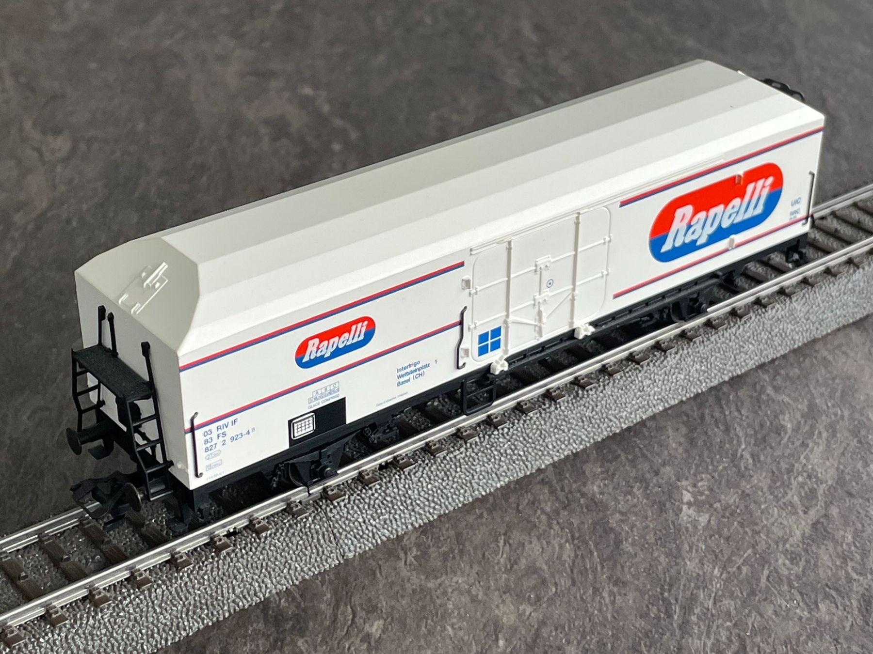 Märklin Modelleisenbahnen: MÄRKLIN 4733 Gedeckter Güterwagen SBB "Rapelli" H0 – Gebraucht aus Zuzwil SG von Zibu-3 1