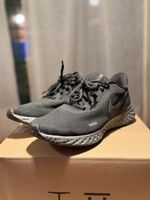 Nike Revolution 5 Damen – Gr. 39 – Schwarz