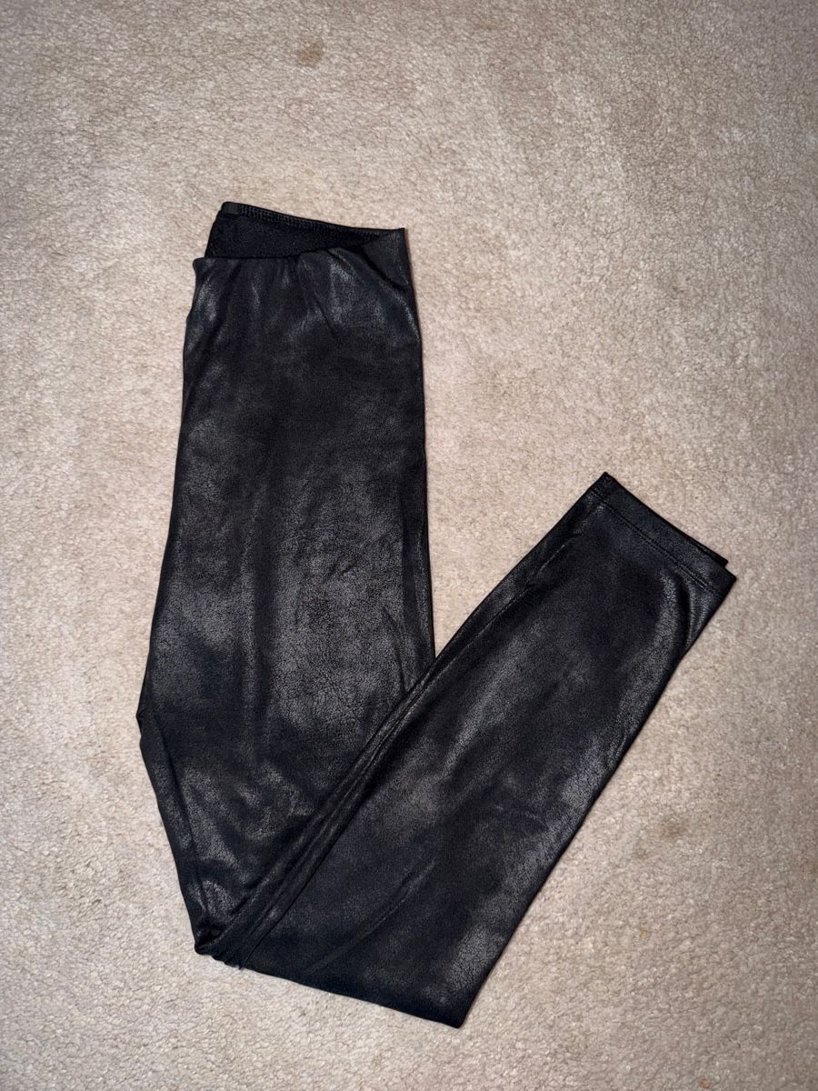 Tezenis Leggings: Schwarze Leggings in Leder Optik – Usato da Niederuzwil venduto da Lisascloset