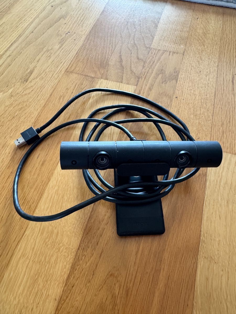 Sony VR Brille: PS VR Headset 1. Gen, 2 Motion Controller, Kamera – Gebraucht aus Sursee von TobiasAeppli 1