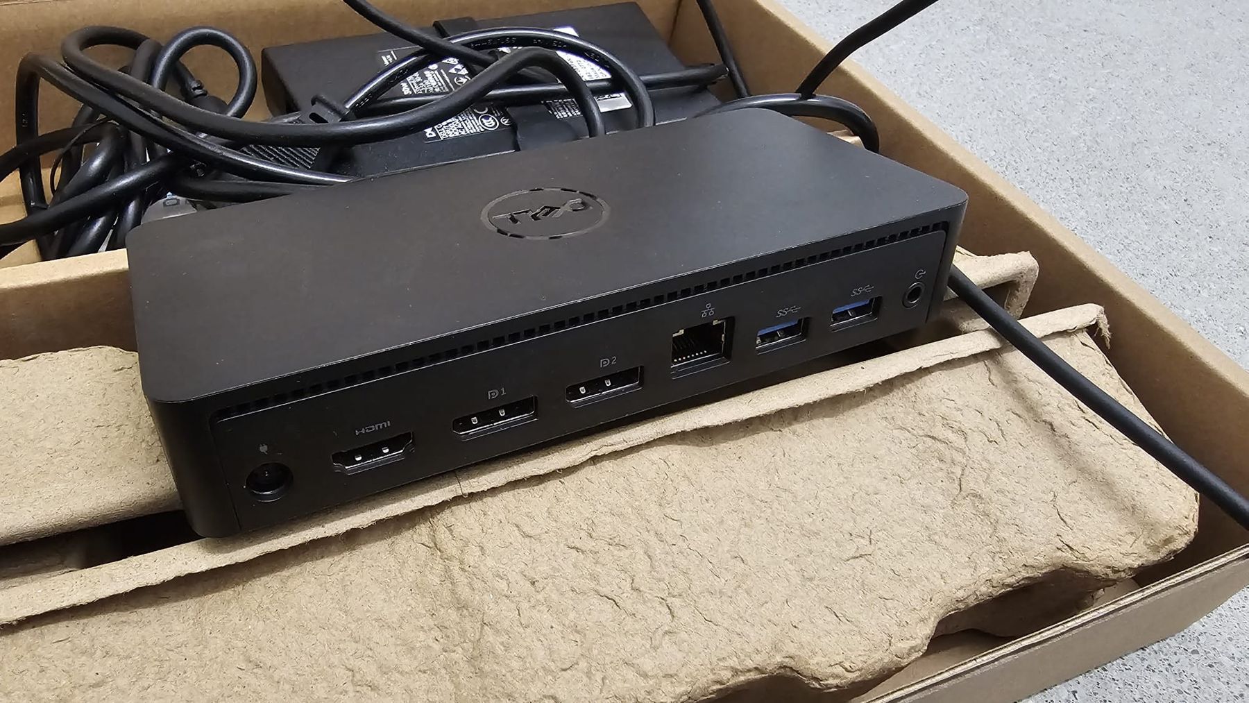 Dell Dockingstation: Dell Docking Station D6000 Neuwertig! – Neu und originalverpackt aus Kerzers von Blackandyellow123 2