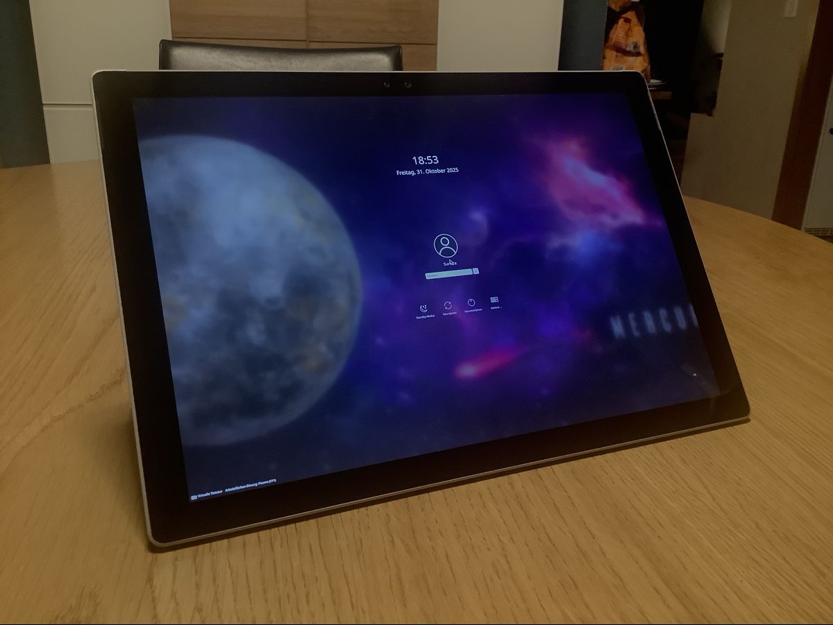Microsoft Tablet PC: Microsoft Surface Pro 4 - Core i5 CPU - 4GB RAM - 128GB SSD – Usato da Elgg venduto da fxsnotb666