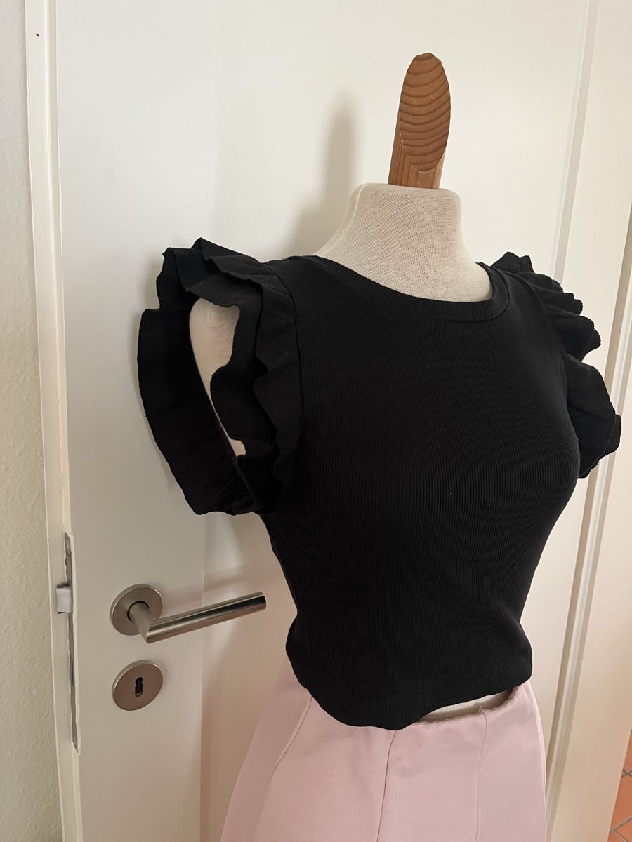 Lotti di vestiti: kleiderpaket mit 3 Crop Tops Gr. S – Usato da Zürich venduto da Brobin 1