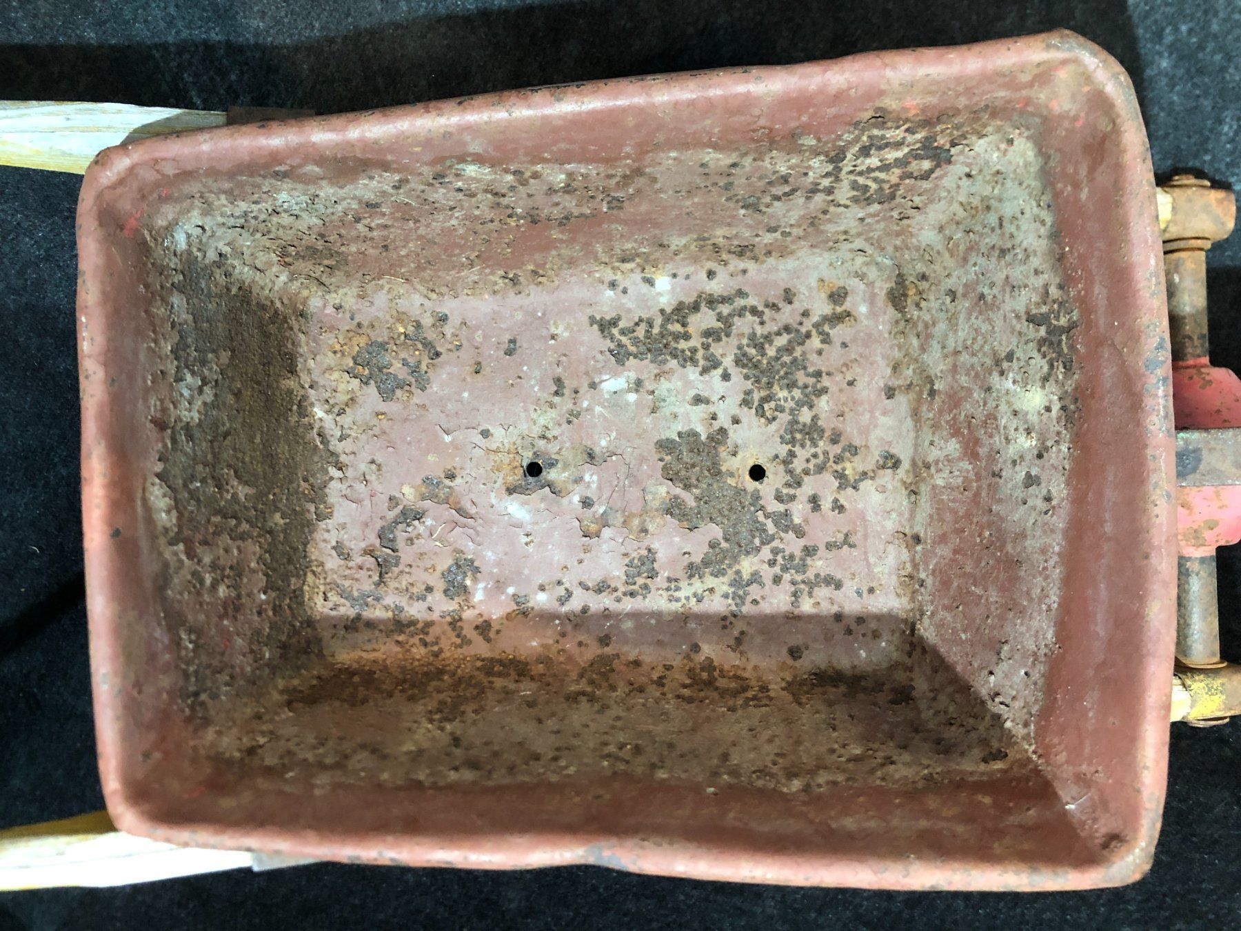Tutti gli attrezzi: Petite brouette ancienne. – Usato da Saignelégier venduto da Dubois_Vintage 4