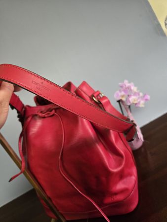 Louis Vuitton Noé Epi Ledertasche rot gebraucht