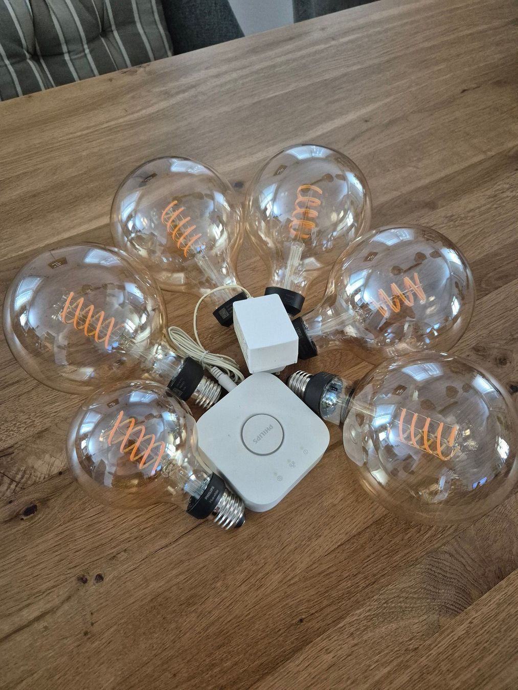 Philips Lampen: Philips HUE Bridge mit LED-Leuchtmittel (Set) – Gebraucht aus Uerkheim von Samia07