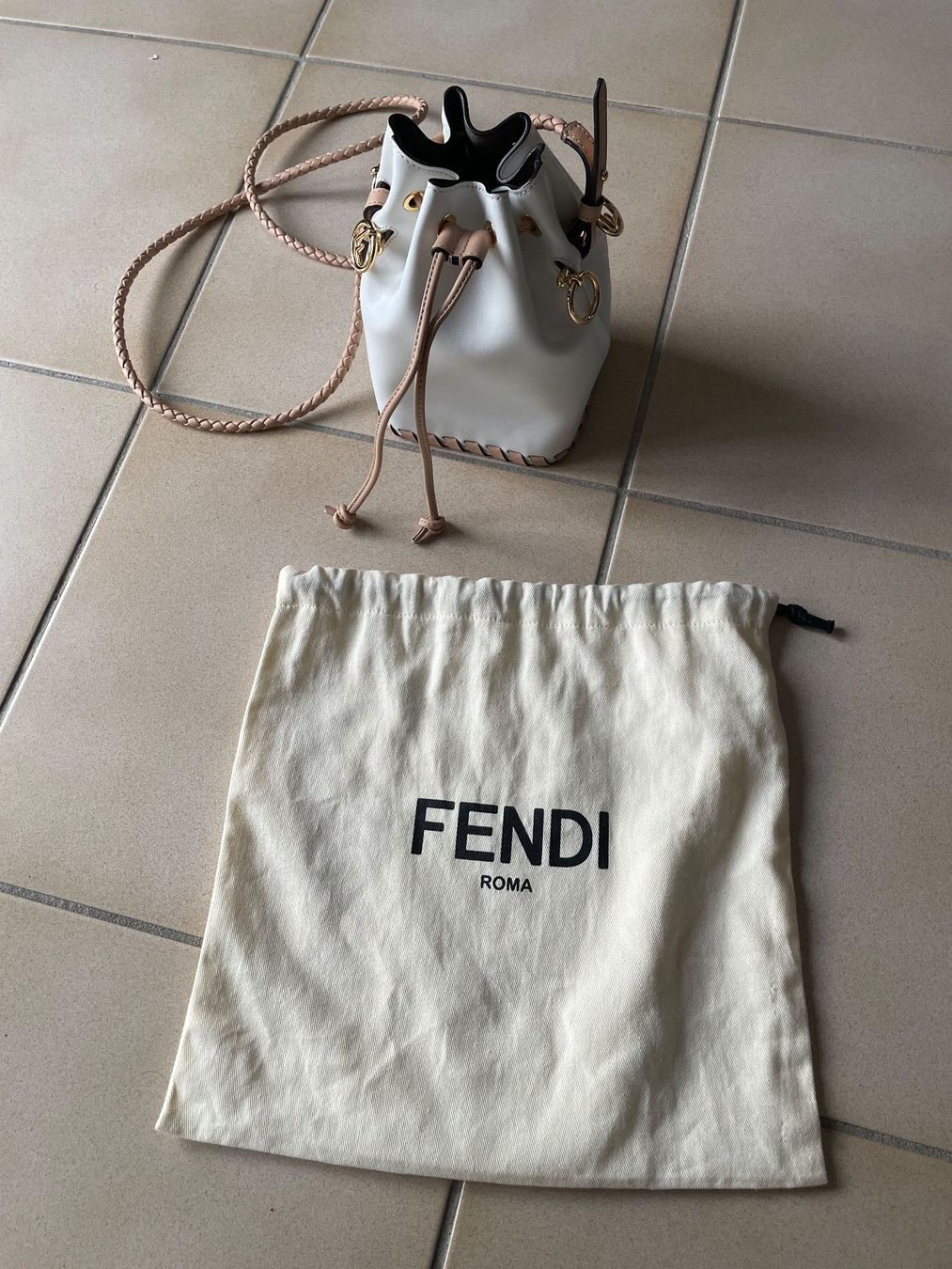 Fendi Borse da donna: Fendi - Mon Trésor Bucket Bag mini – Nuovo (secondo la descrizione) da Nyon venduto da Alex017